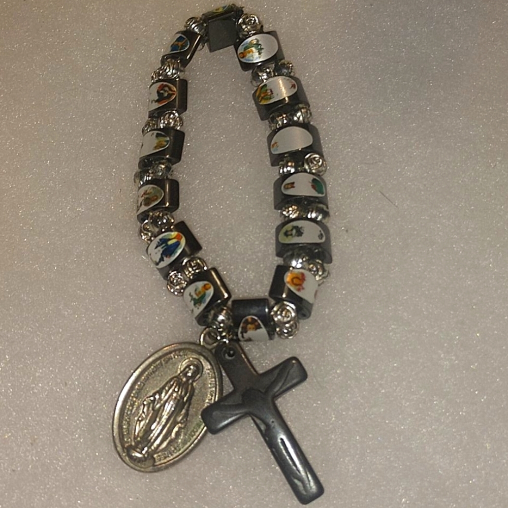 NWOT Lovely hematite saints bracelet W/Jesus/Mary